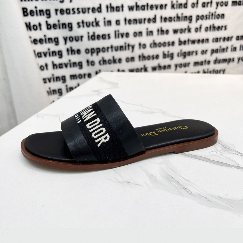 ch**an D*or slippers